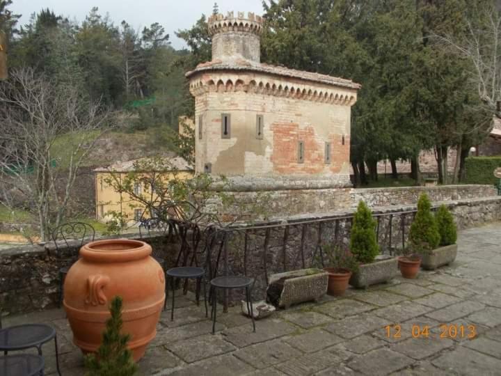 Agora Apartment Montecatini Val di Cecina Luaran gambar